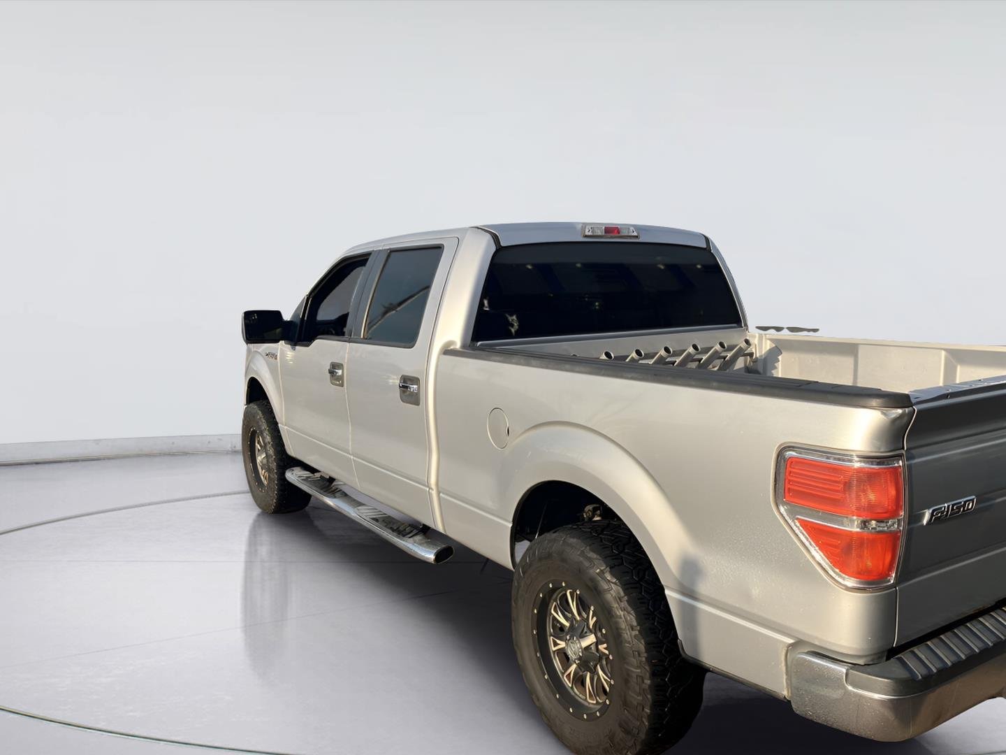 Used 2013 Ingot Silver Metallic Ford XLT image 5