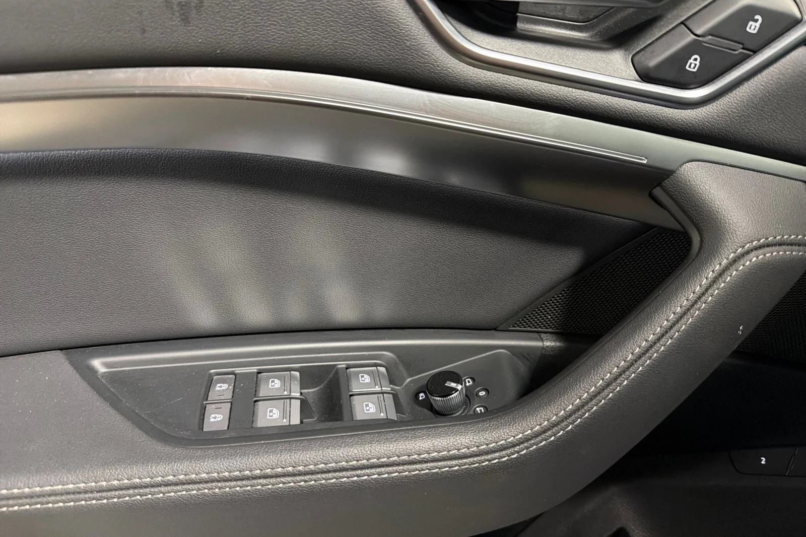 Used 2021 Mythos Black Metallic Audi Premium Plus quattro image 10
