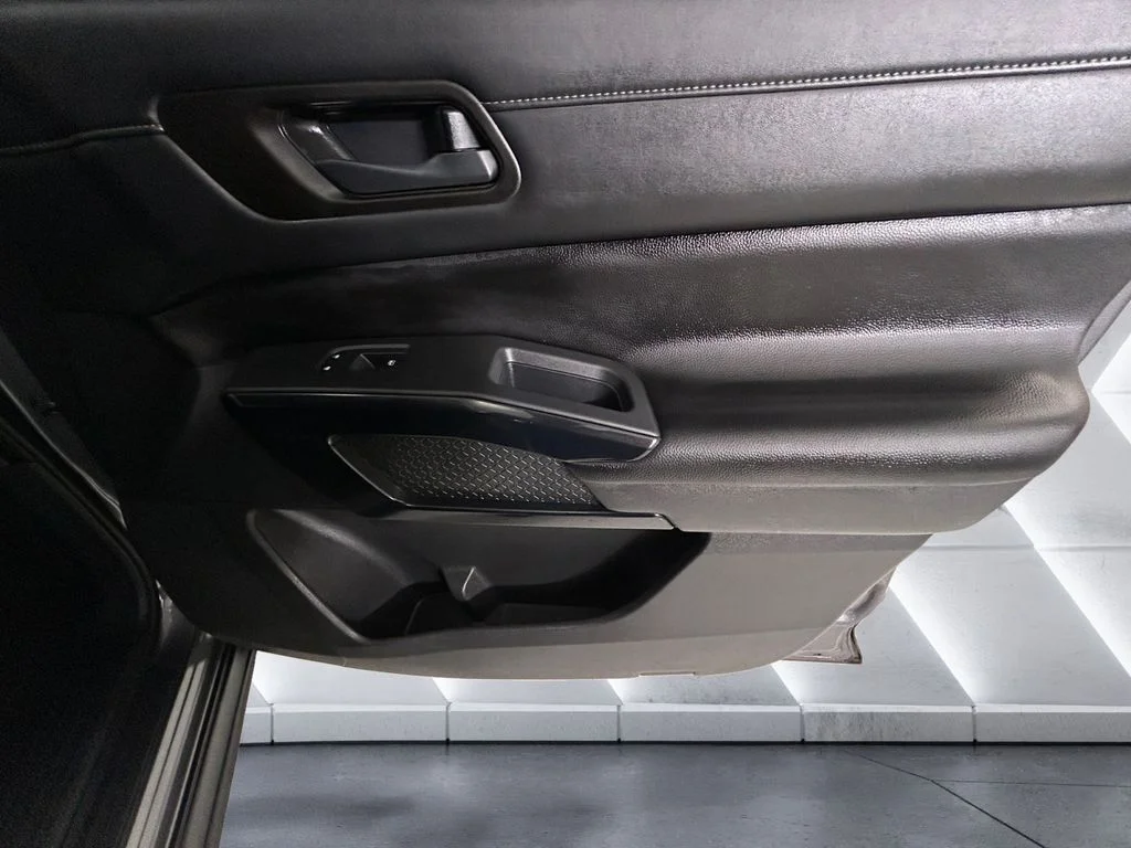 Used 2025 Gray Nissan SV image 15