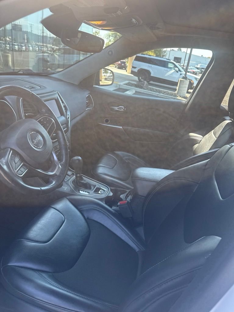 Used 2021 White Jeep Latitude Plus image 9