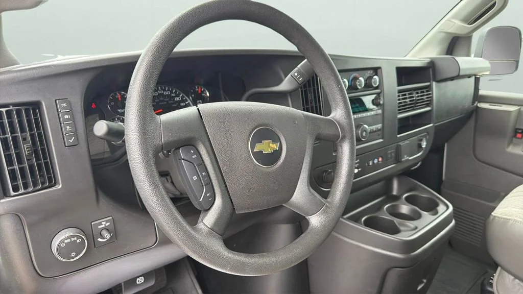 Used 2025 Summit White Chevrolet 1LT image 21