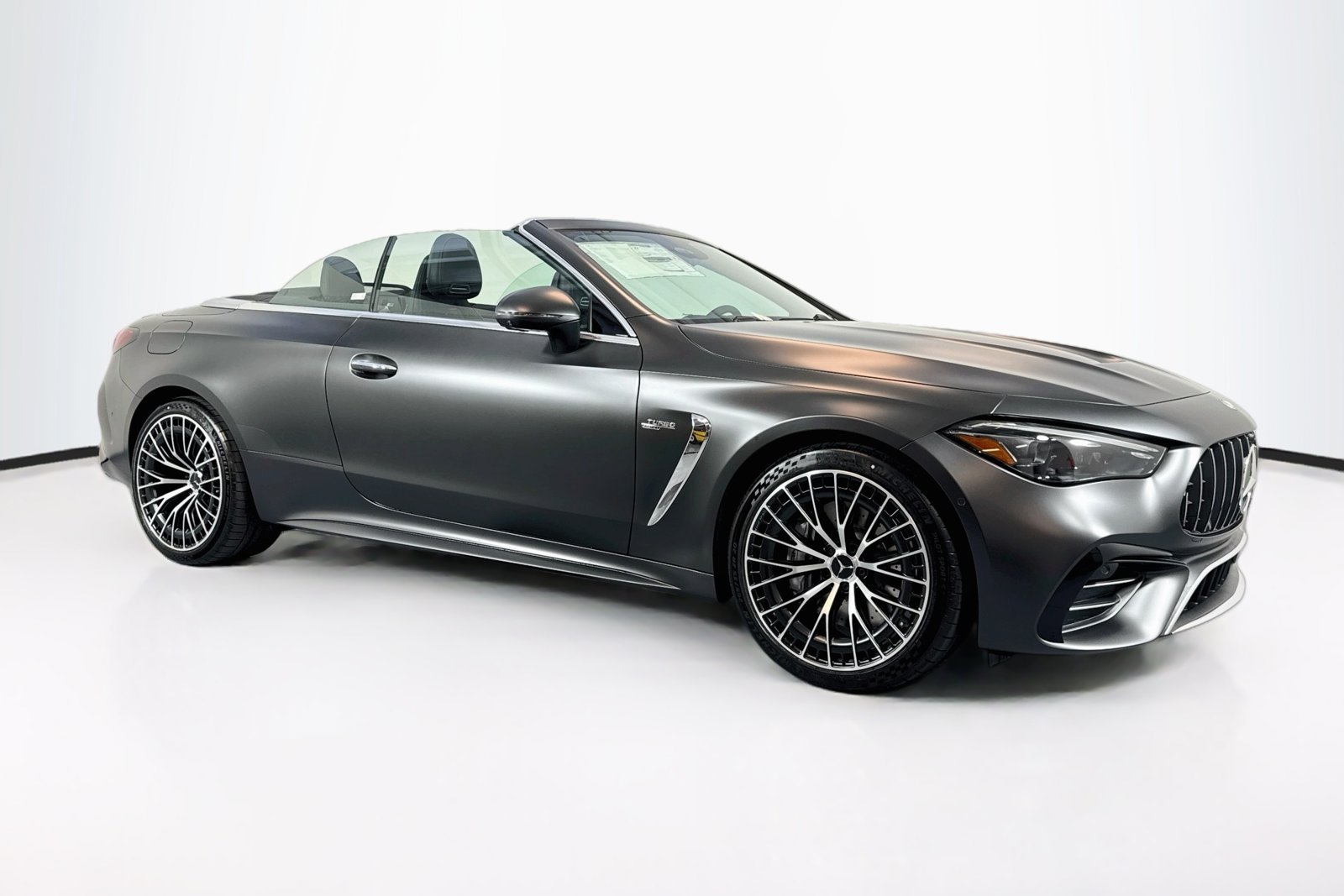 New 2027 MANUFAKTUR exclusive graphite grey magno Mercedes-Benz AMG® CLE 53 image 3