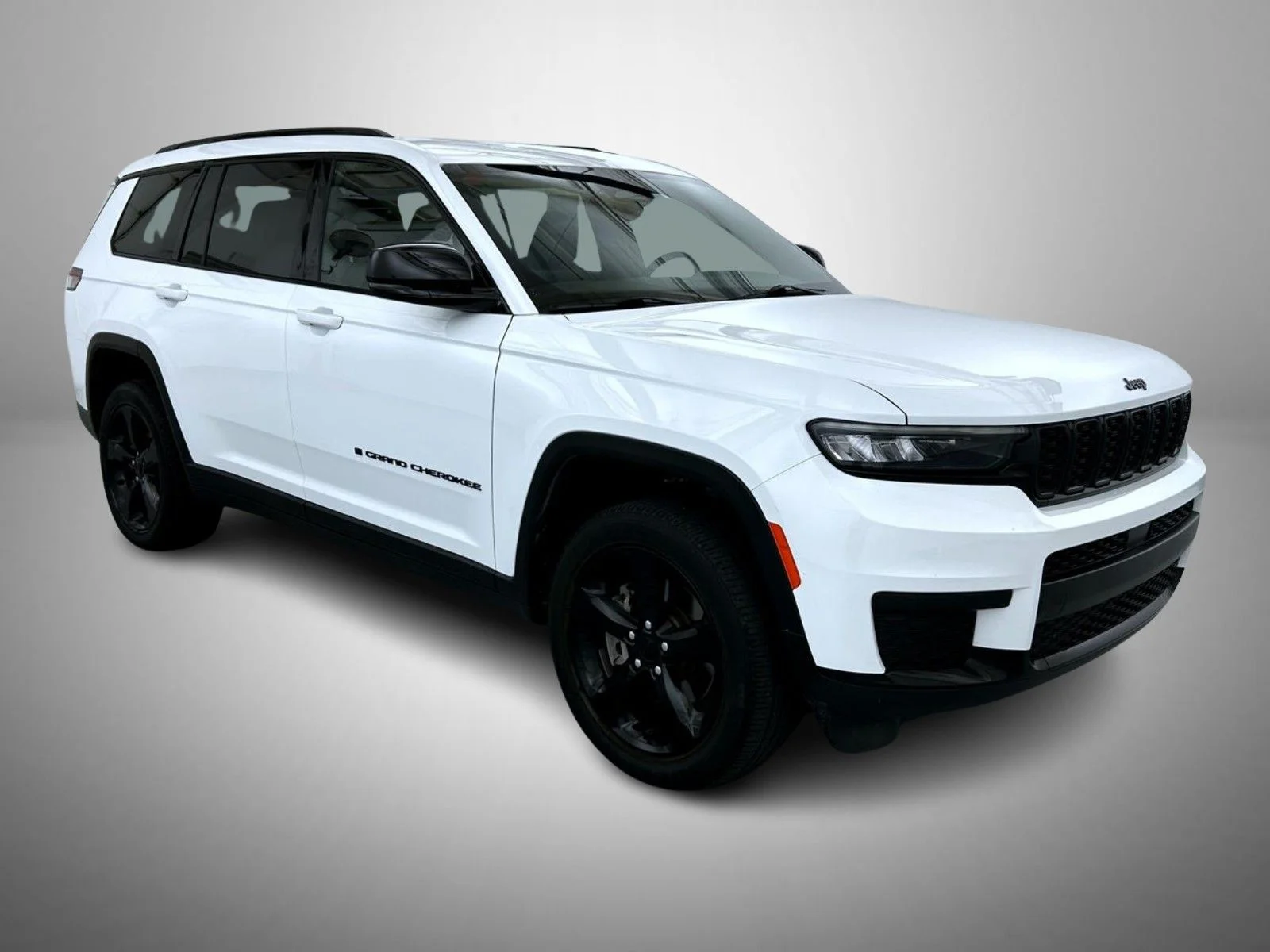 Used 2023 White Jeep Altitude image 3