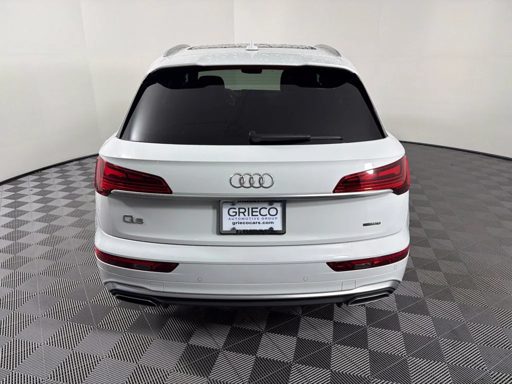 Used 2023 Glacier White Audi 45 S line Premium image 6