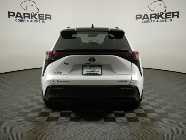New 2027 Wind Chill Pearl with Midnight Black Metallic roof Toyota Limited image 6