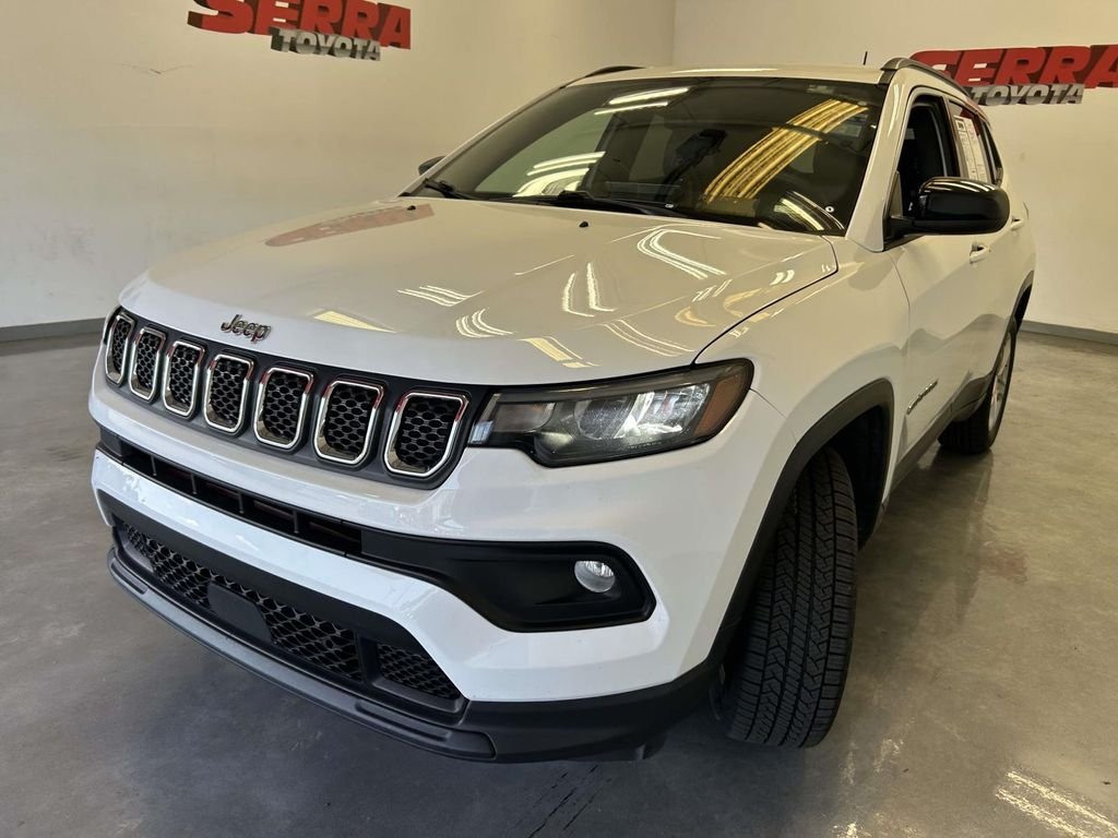 Used 2024 White Jeep Latitude image 6