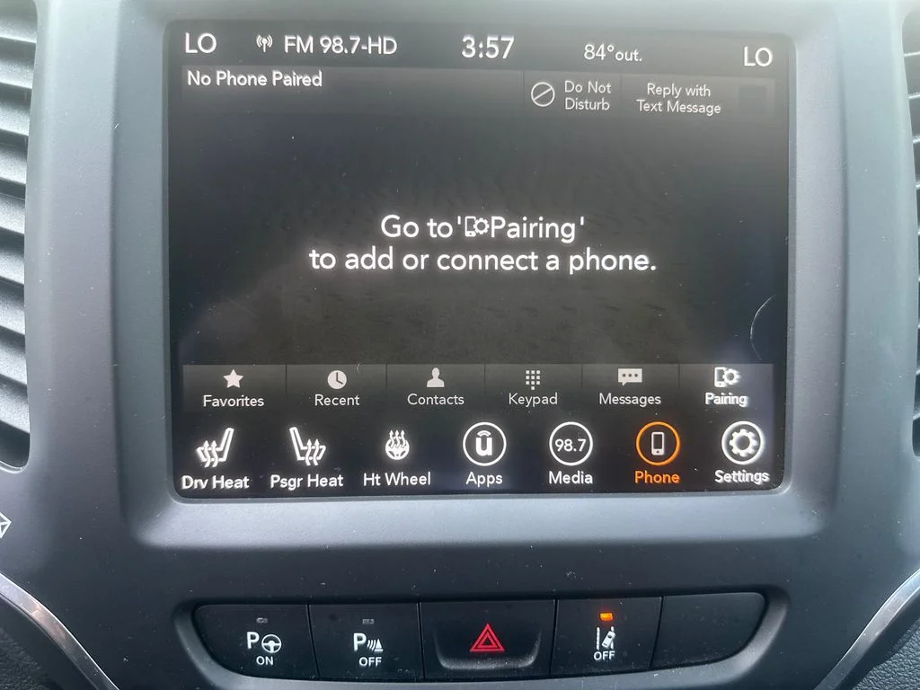 Used 2023 White Jeep Altitude image 16