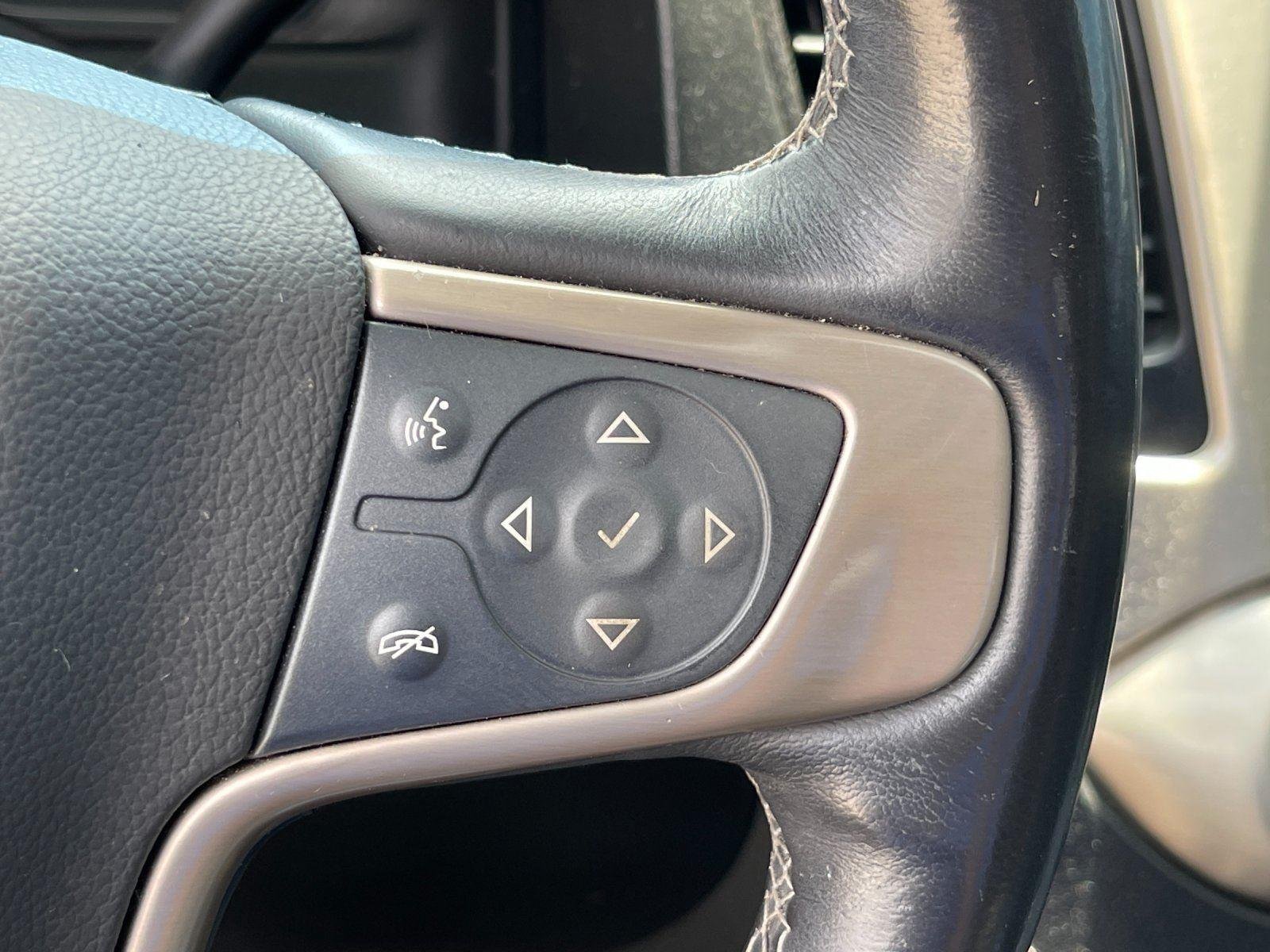 Used 2017 White Frost Tricoat GMC Denali image 20