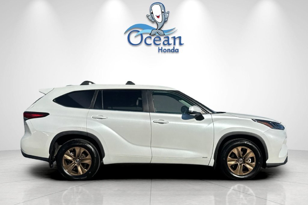 Used 2023 Beige Toyota Bronze Edition image 3