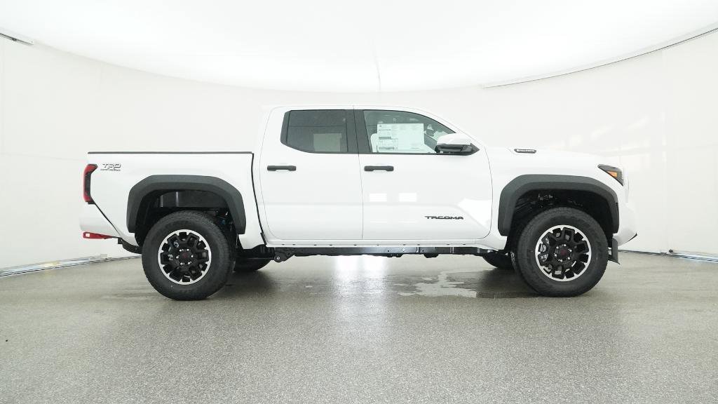 Used 2025 White Toyota  image 26