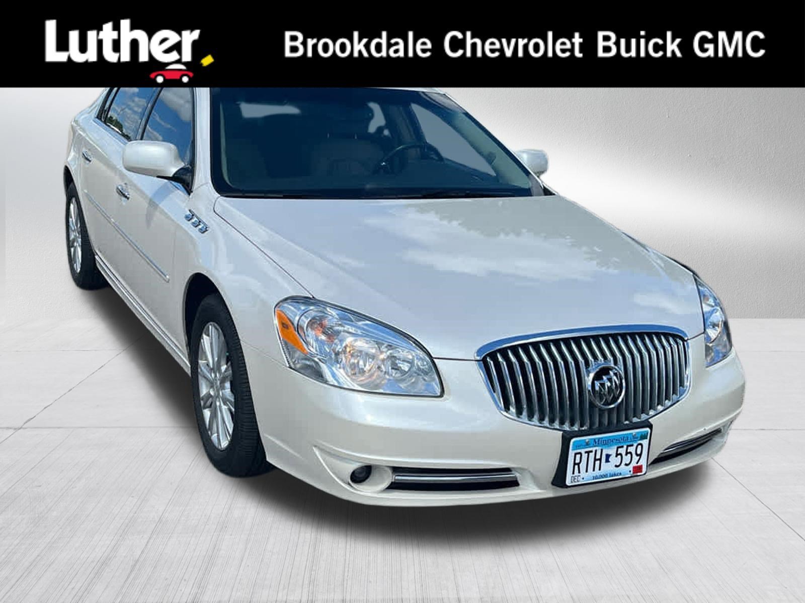Used 2011 WHITE DIAMOND TRICOAT Buick CXL image 1