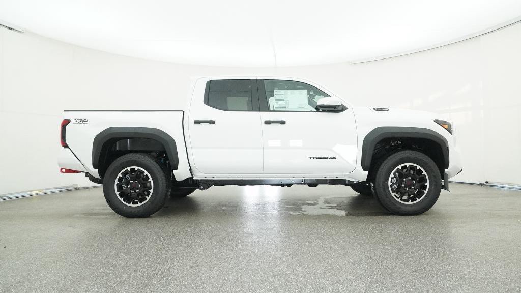 Used 2025 White Toyota  image 26
