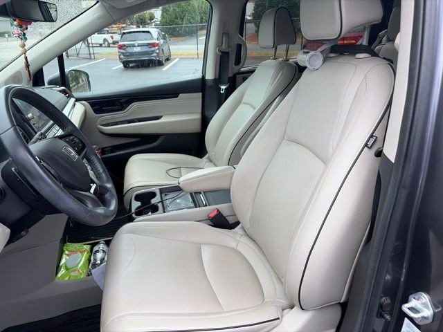 Used 2025 Modern Steel Metallic Honda Touring image 14