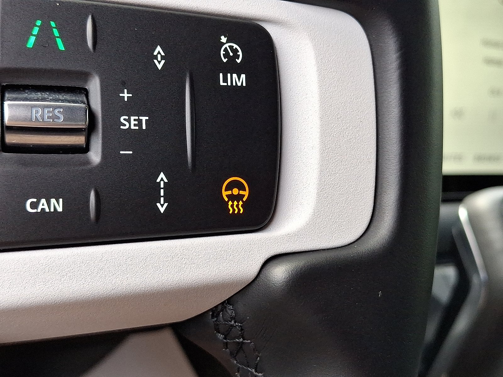 2025 Land Rover Defender X-Dynamic SE - Photo 25