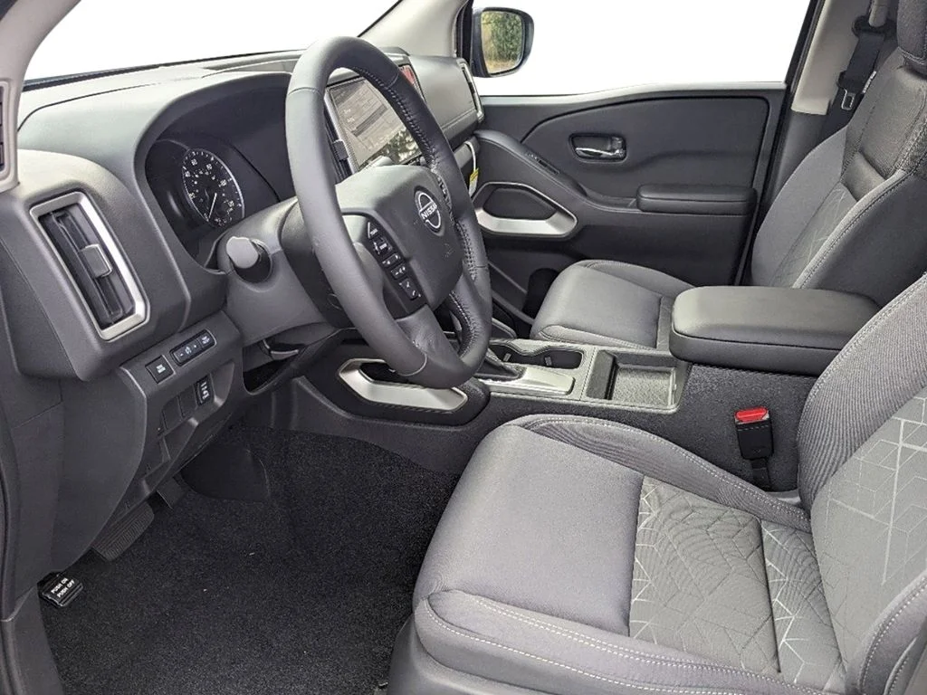 2025 Nissan Frontier SV - Photo 11