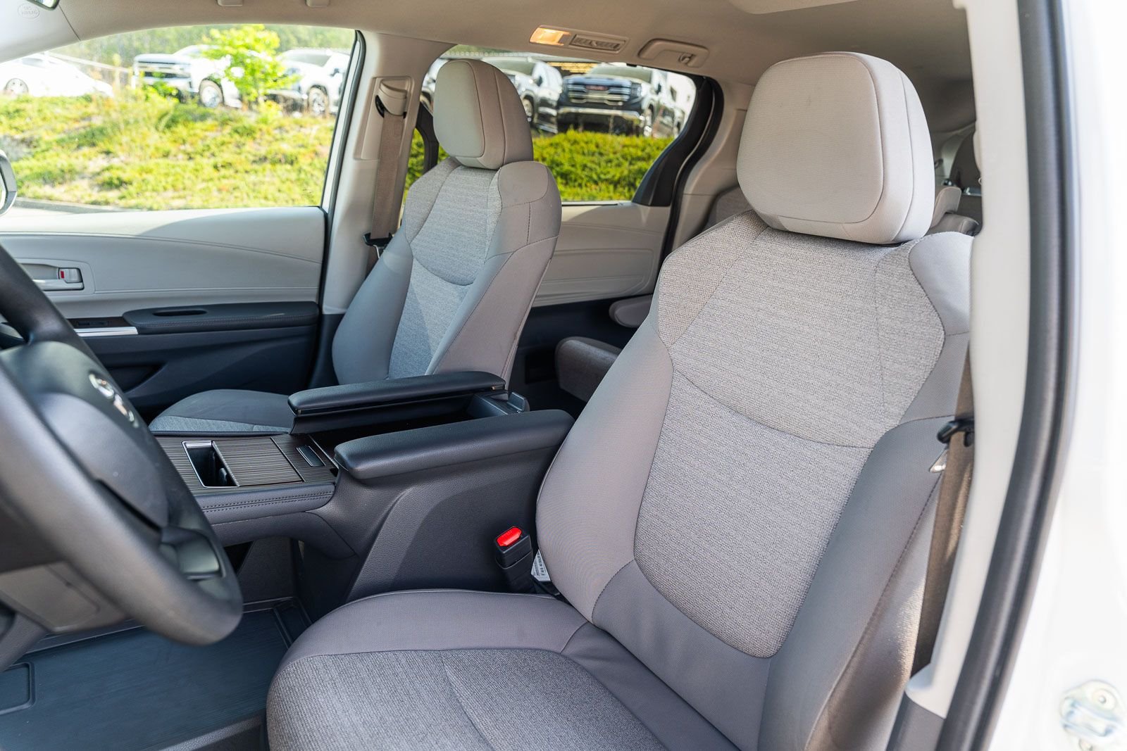 2024 Toyota Sienna LE - Photo 27