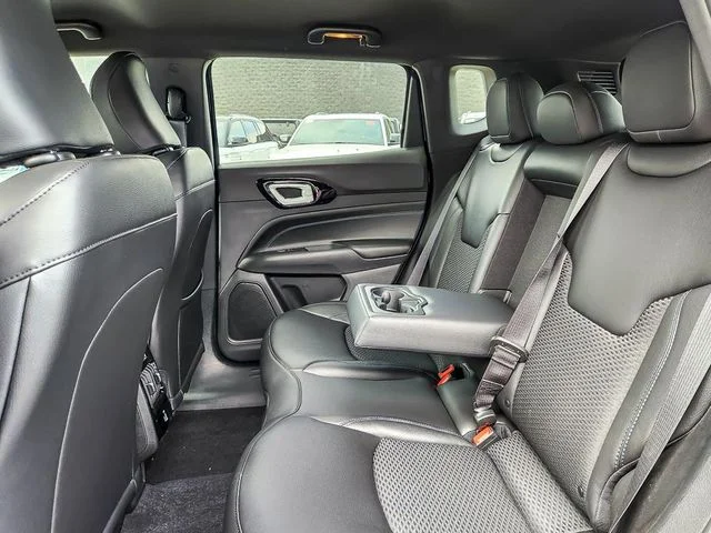 New 2026 Fathom Blue Pearl-Coat Exterior Paint Jeep Latitude image 11
