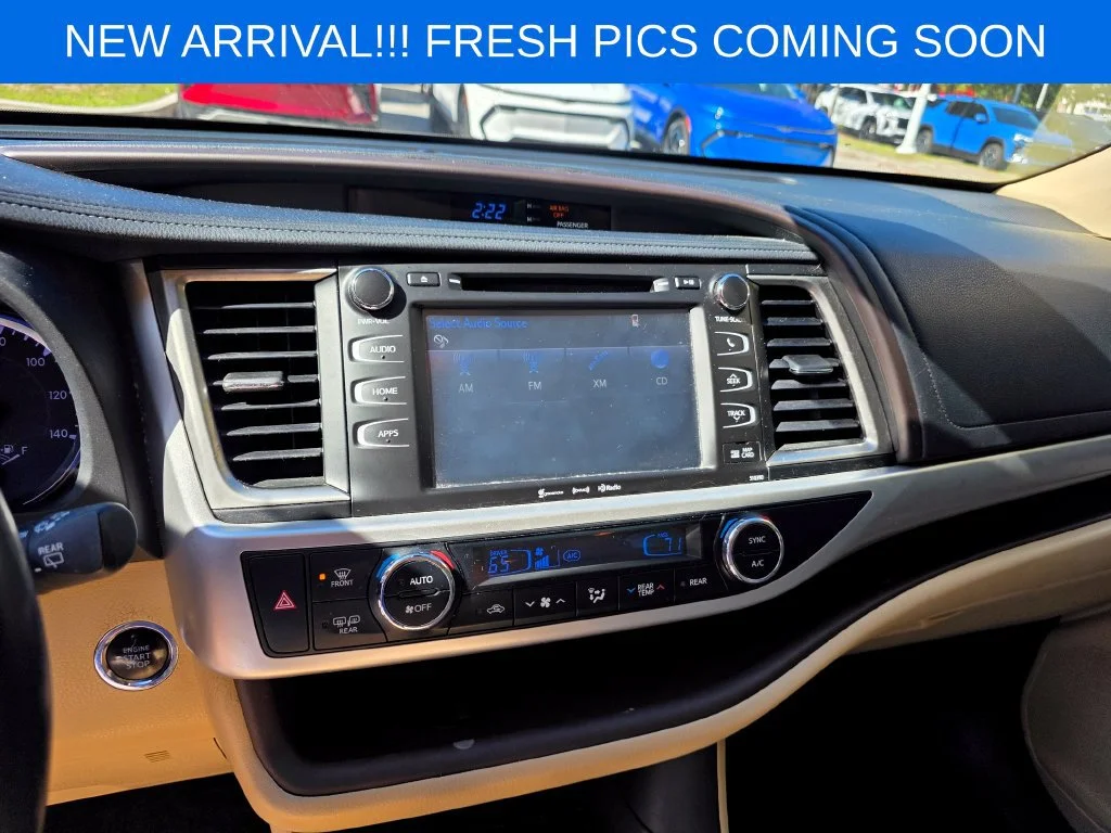 Used 2019  Toyota SE image 9