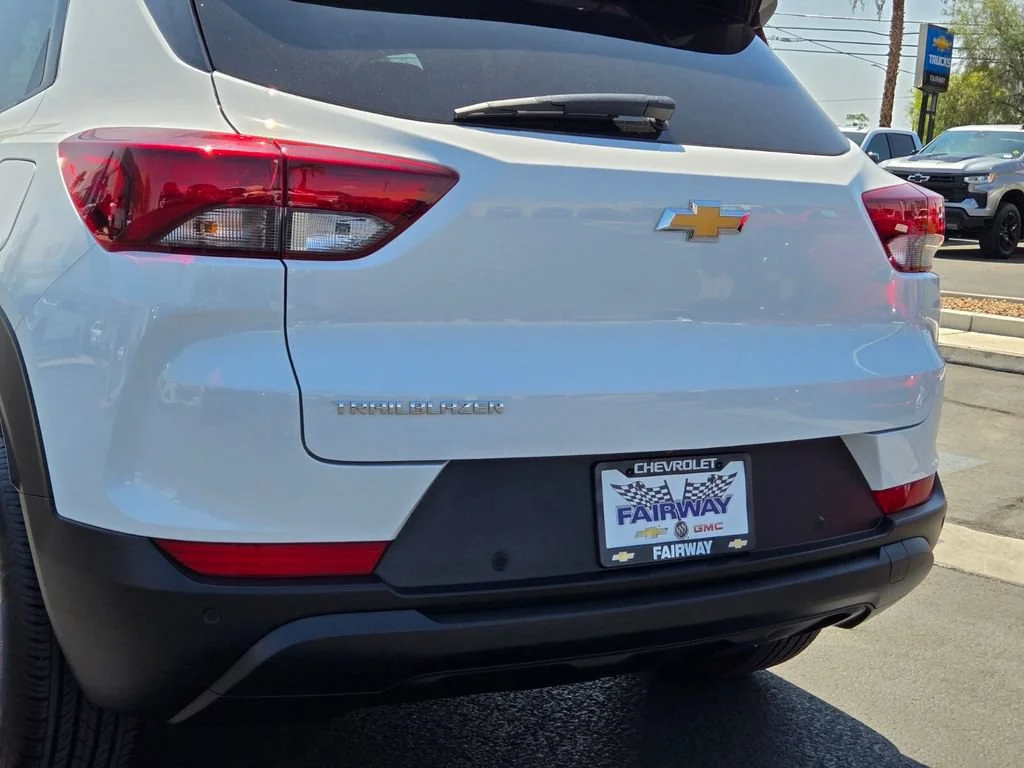 Used 2024 Summit White Chevrolet LS image 5