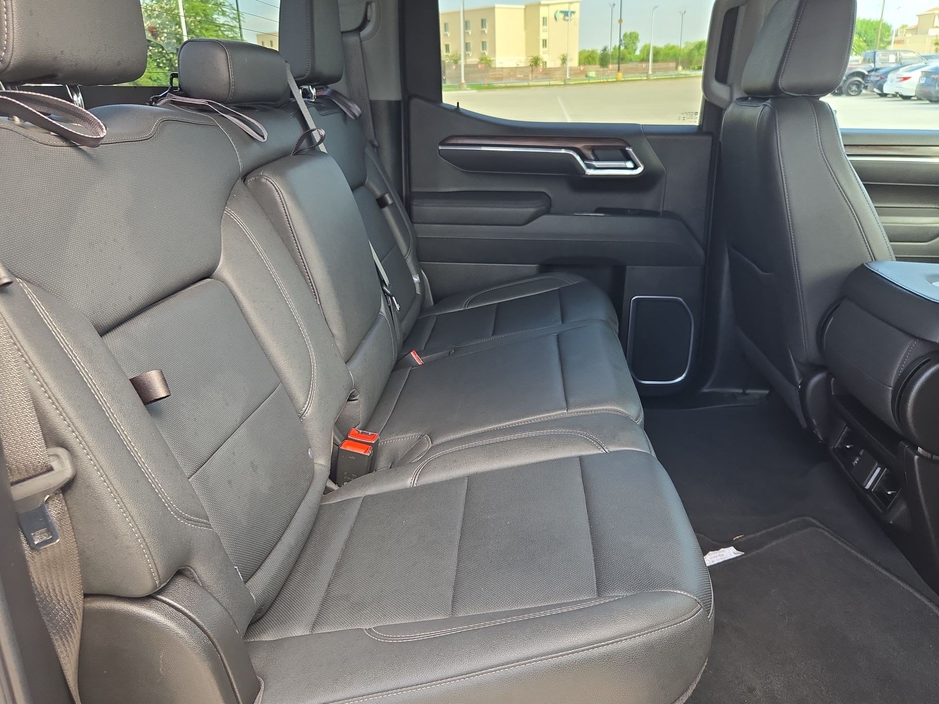 Used 2025 Summit White GMC SLT image 29