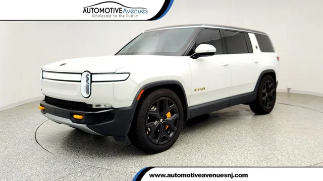 2024 Rivian R1S Adventure Quad-Motor Large Pack w/ 22'' Wheels & Ocean Coast Int