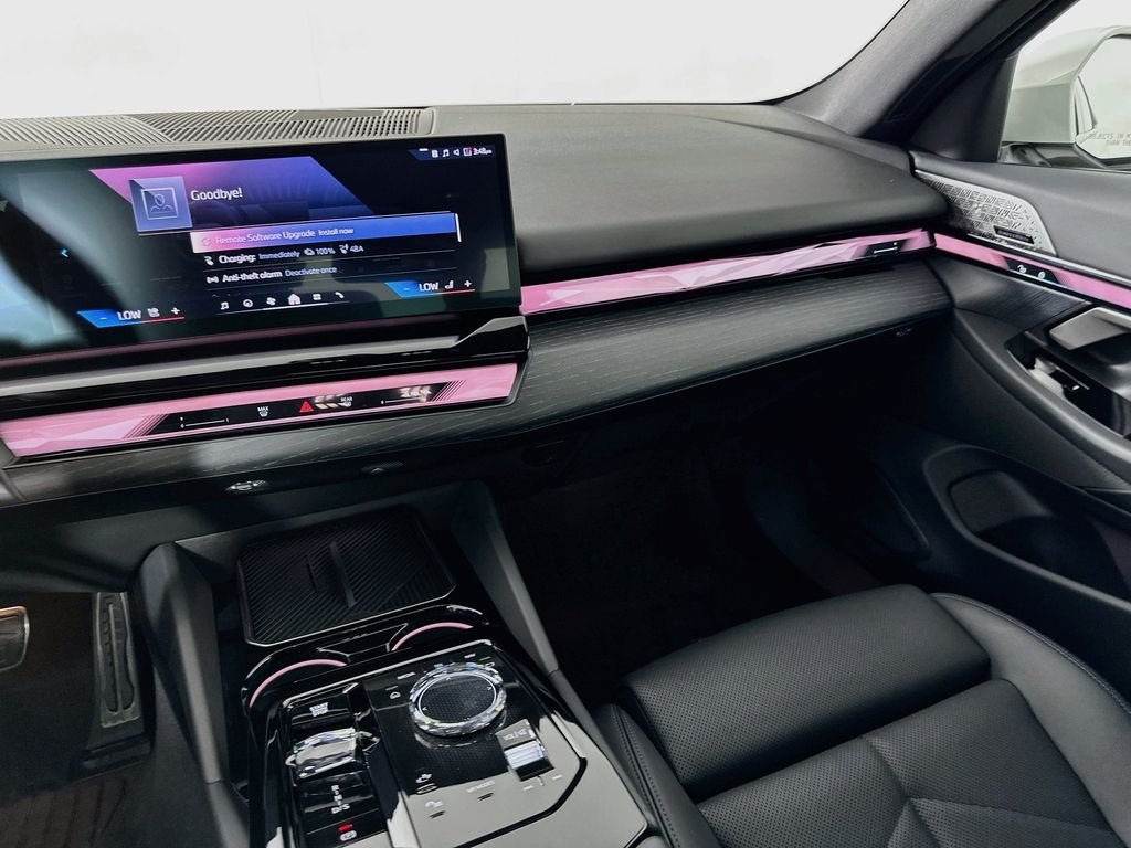 2026 BMW 5 Series 550e - Photo 23