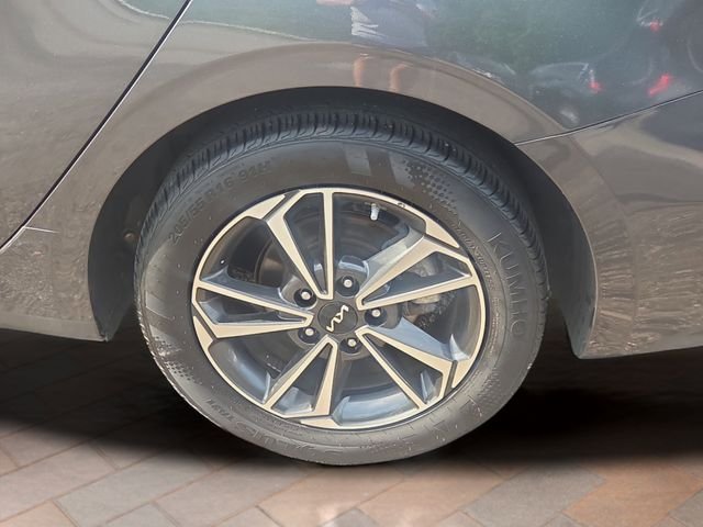 Used 2024 Gray Kia LXS image 18