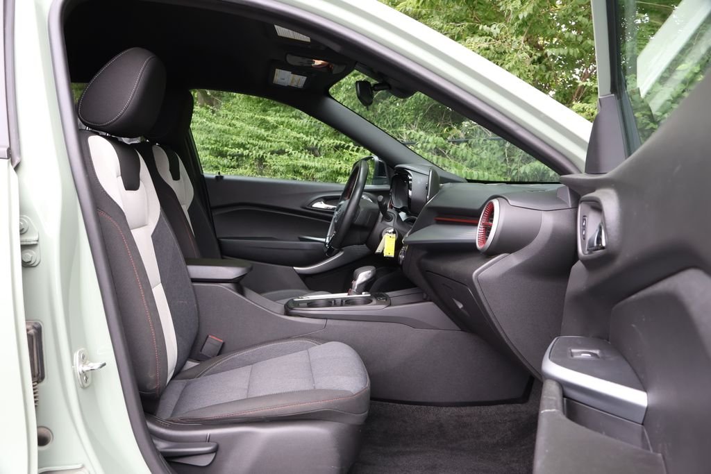 Used 2024 Green Chevrolet 1RS image 40