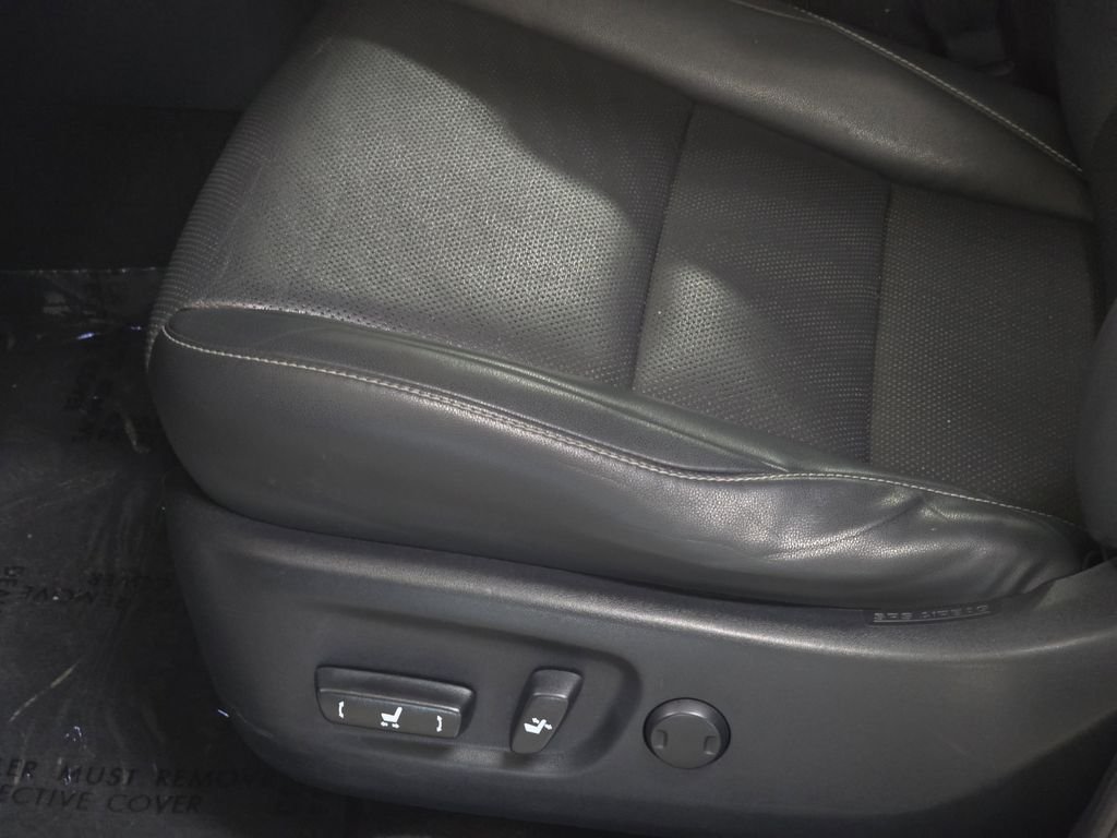 Used 2017 White Lexus 200t image 27