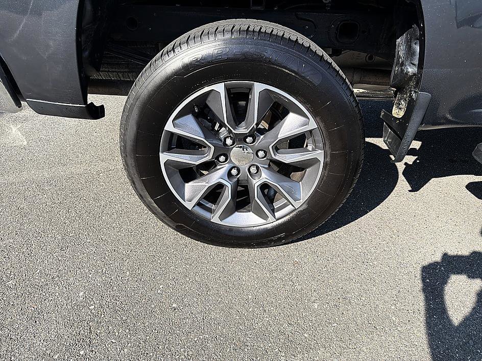 Used 2020 Shadow Gray Metallic Chevrolet LT image 12