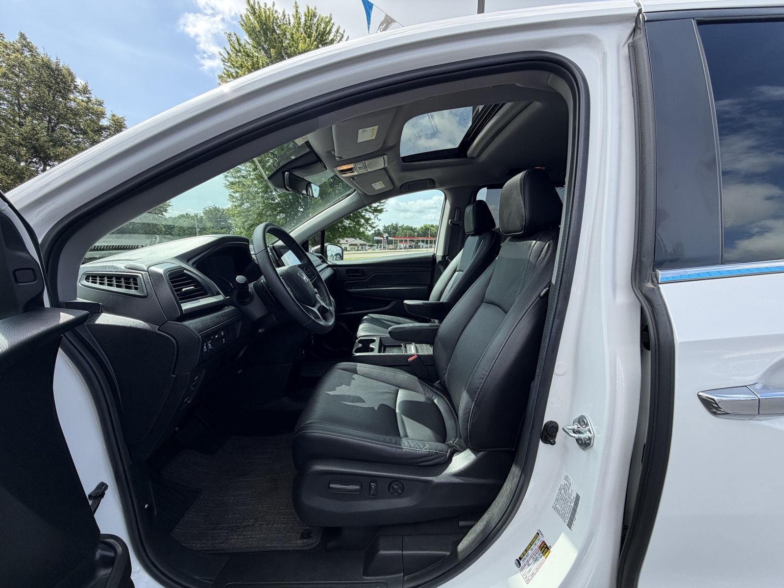 Used 2024 Platinum White Pearl Honda EX-L image 14