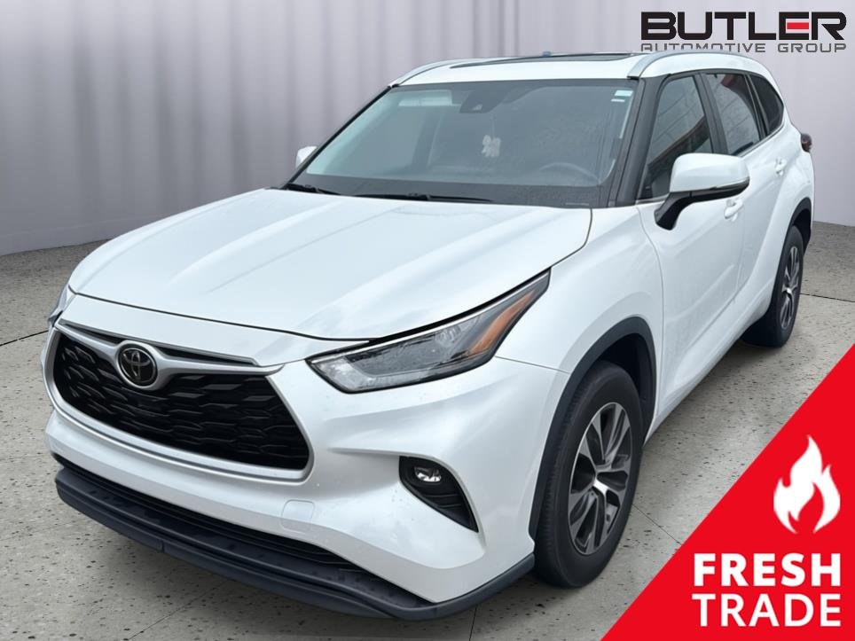 Used 2023 White (Wind Chill Pearl) Toyota XLE image 1