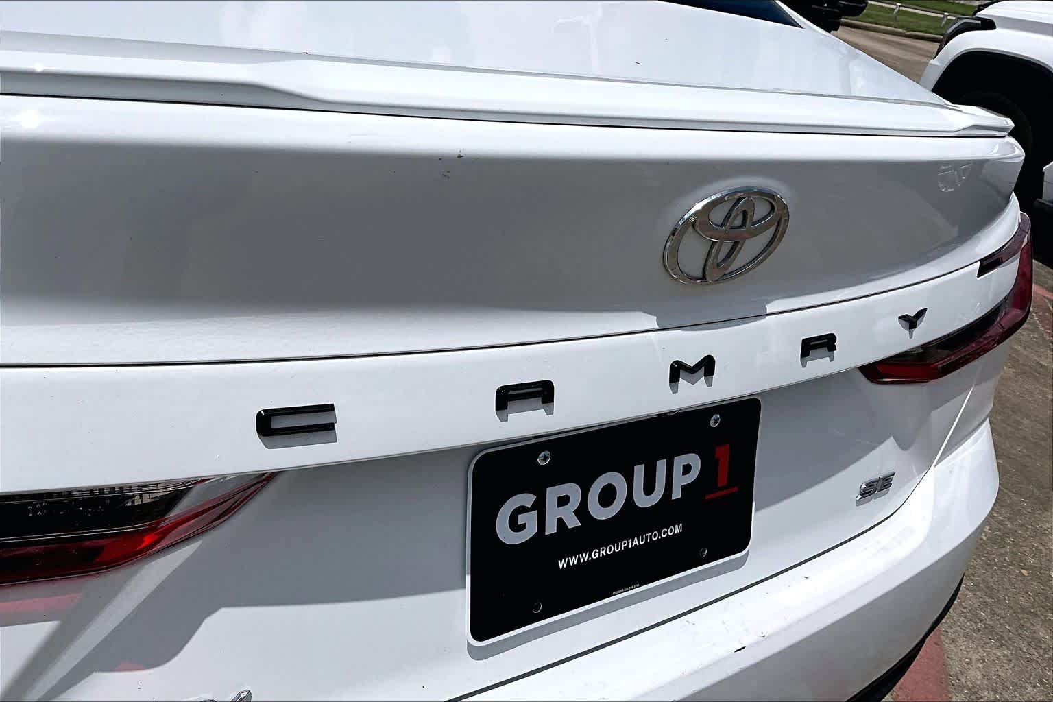 Used 2025 Ice Cap Toyota SE image 30