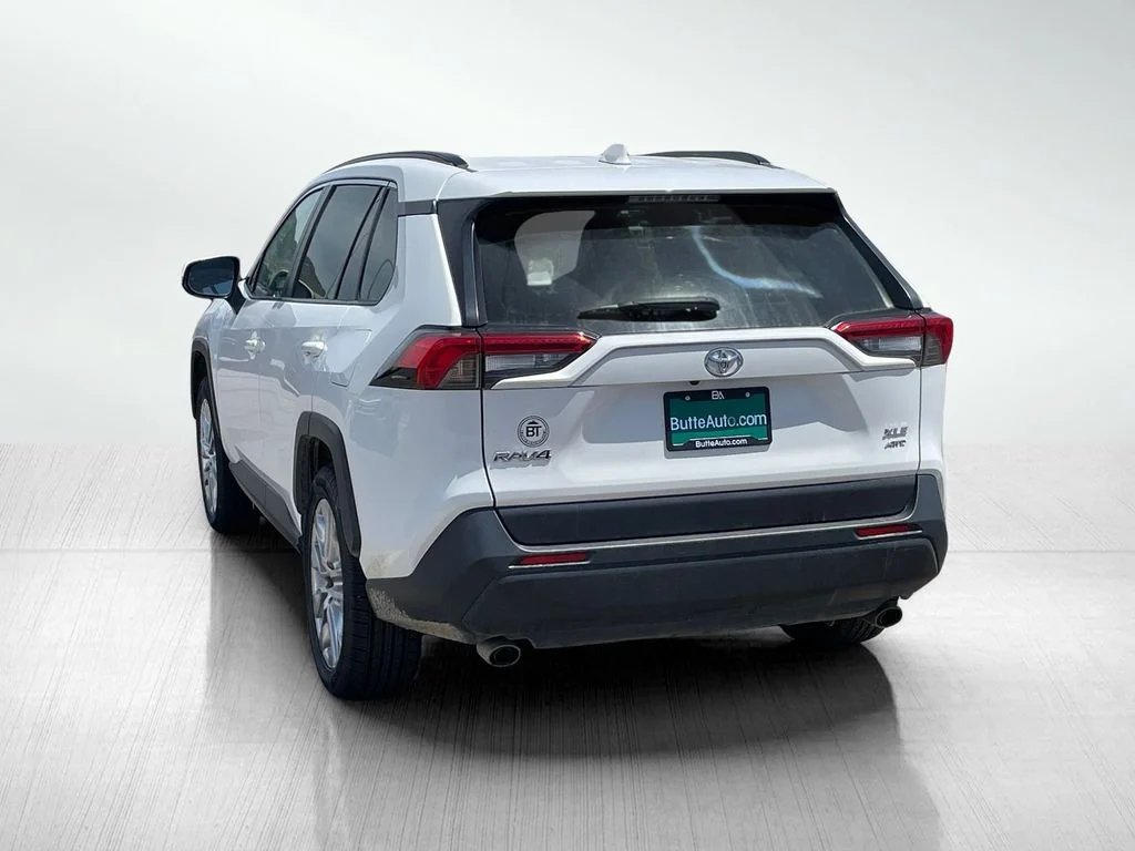 Used 2019 Super White Toyota XLE Premium image 5