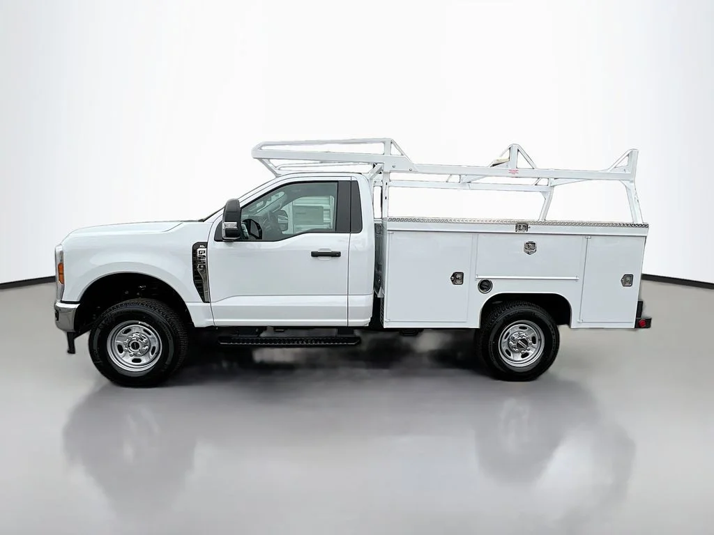 New 2026 Oxford White Ford XL image 6