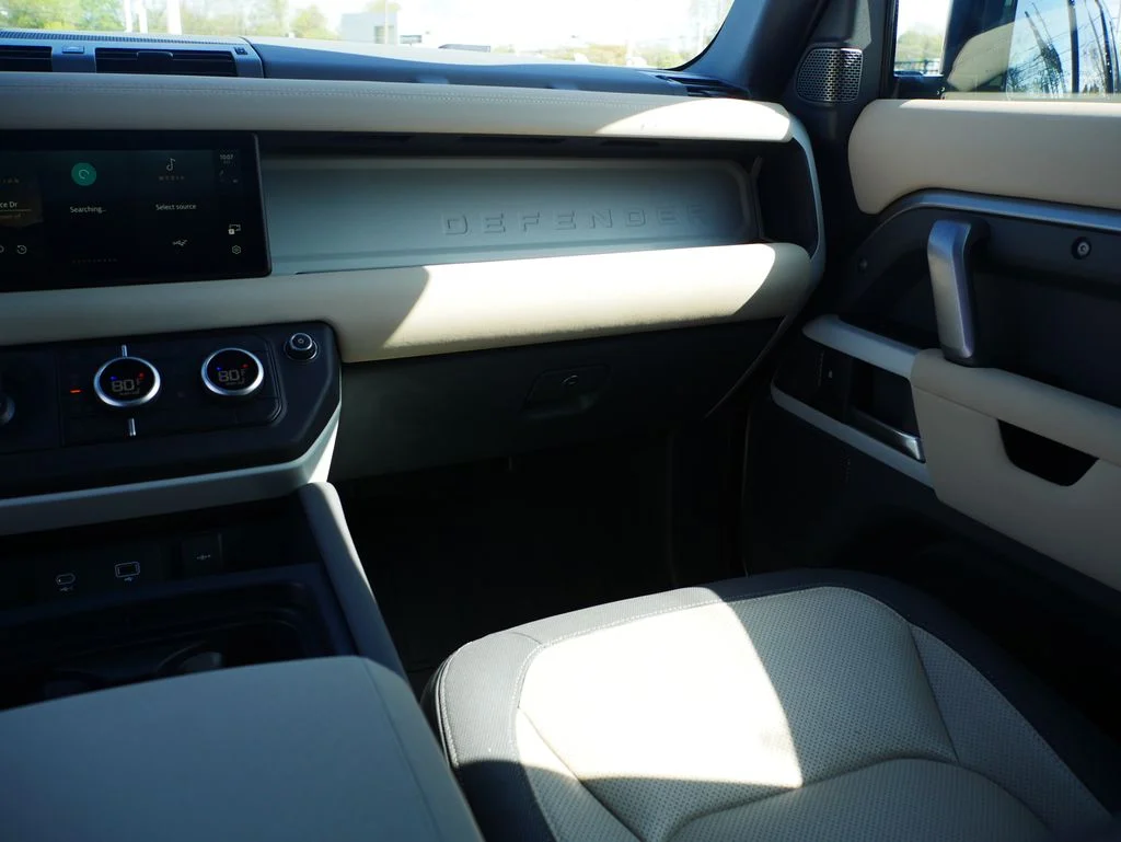 Used 2023  Land Rover X-Dynamic SE image 30