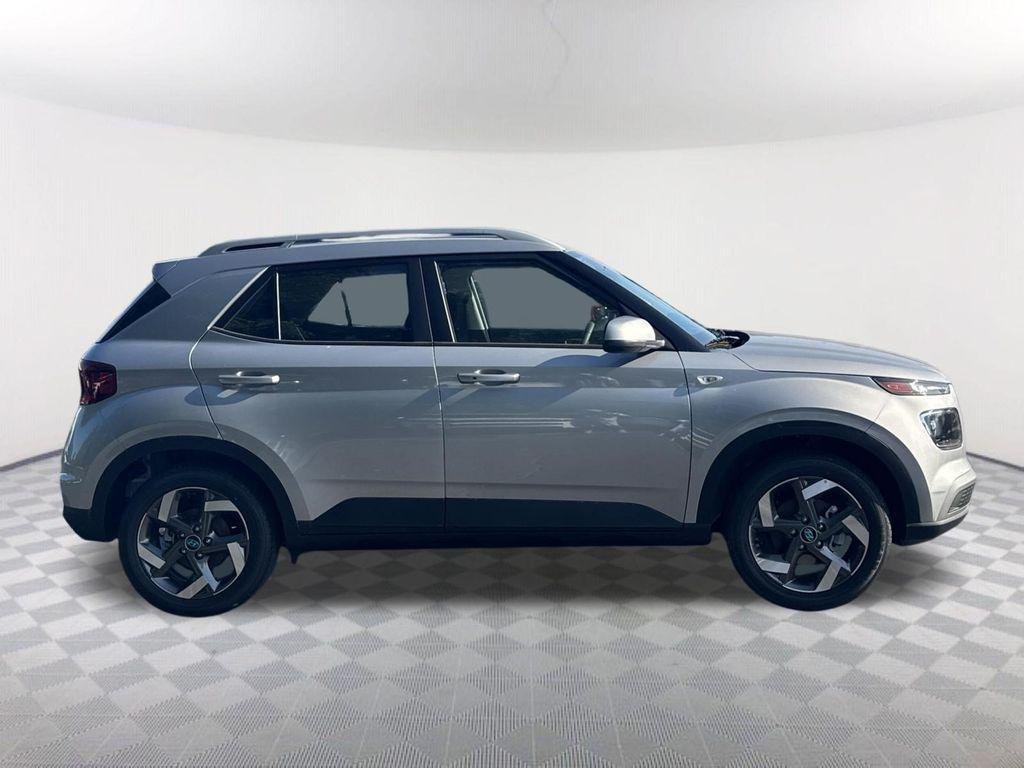New 2026 Silver Hyundai SEL image 4