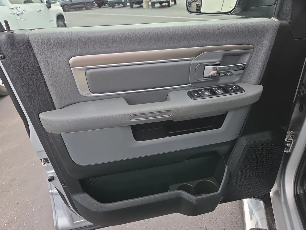 Used 2016 Silver Ram Big Horn image 27