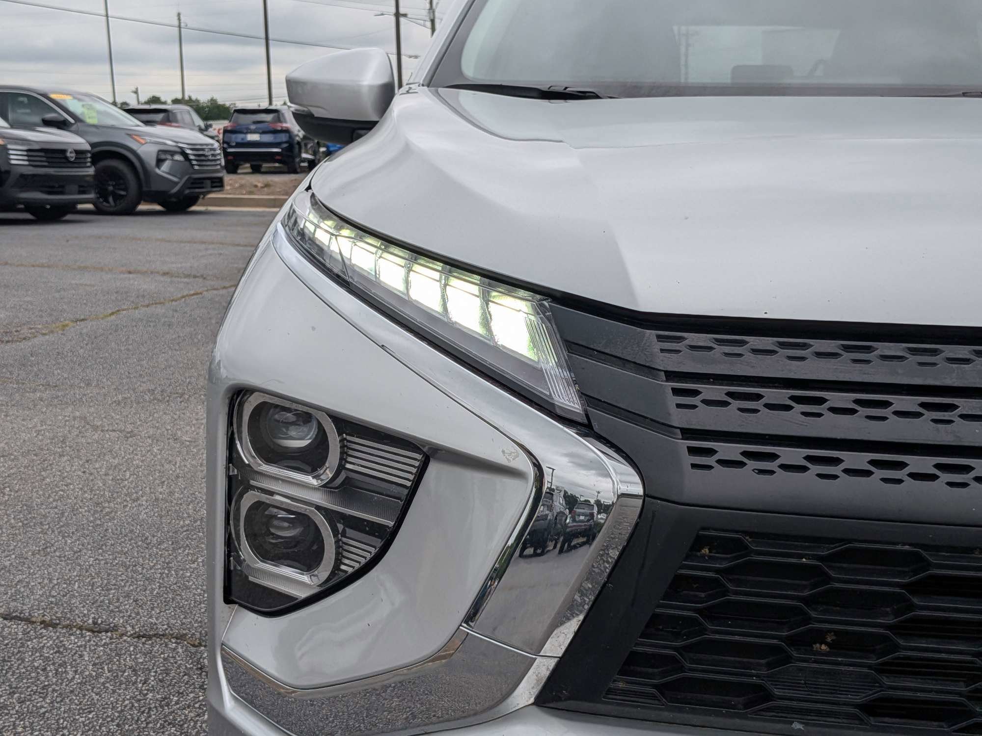 Used 2025 Silver Mitsubishi SE image 9