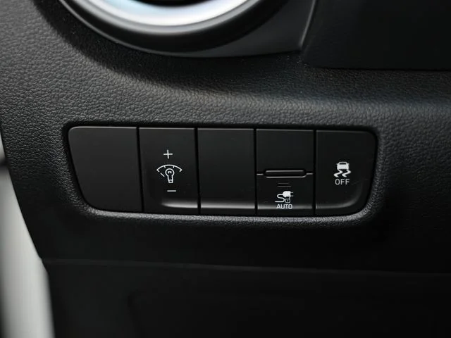 Used 2023 Lunar White Hyundai SEL image 18