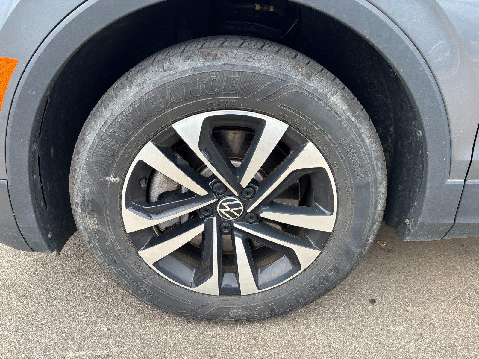 Used 2024 Platinum Gray Metallic Volkswagen S image 9