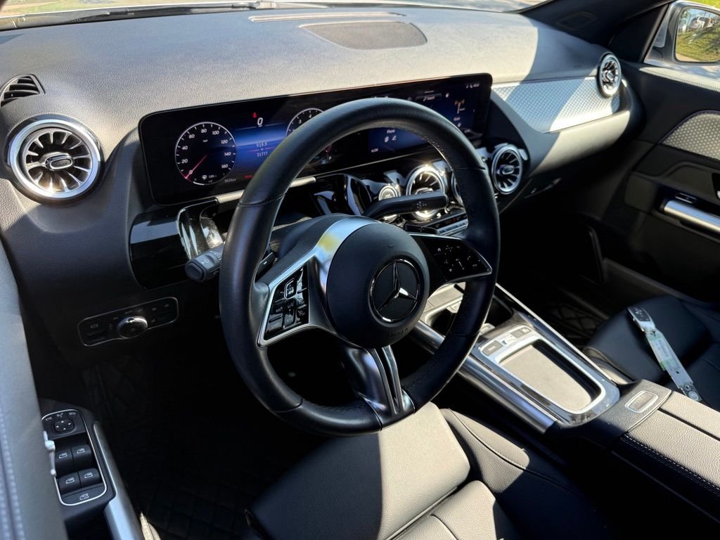 Used 2025  Mercedes-Benz GLA 250 image 2