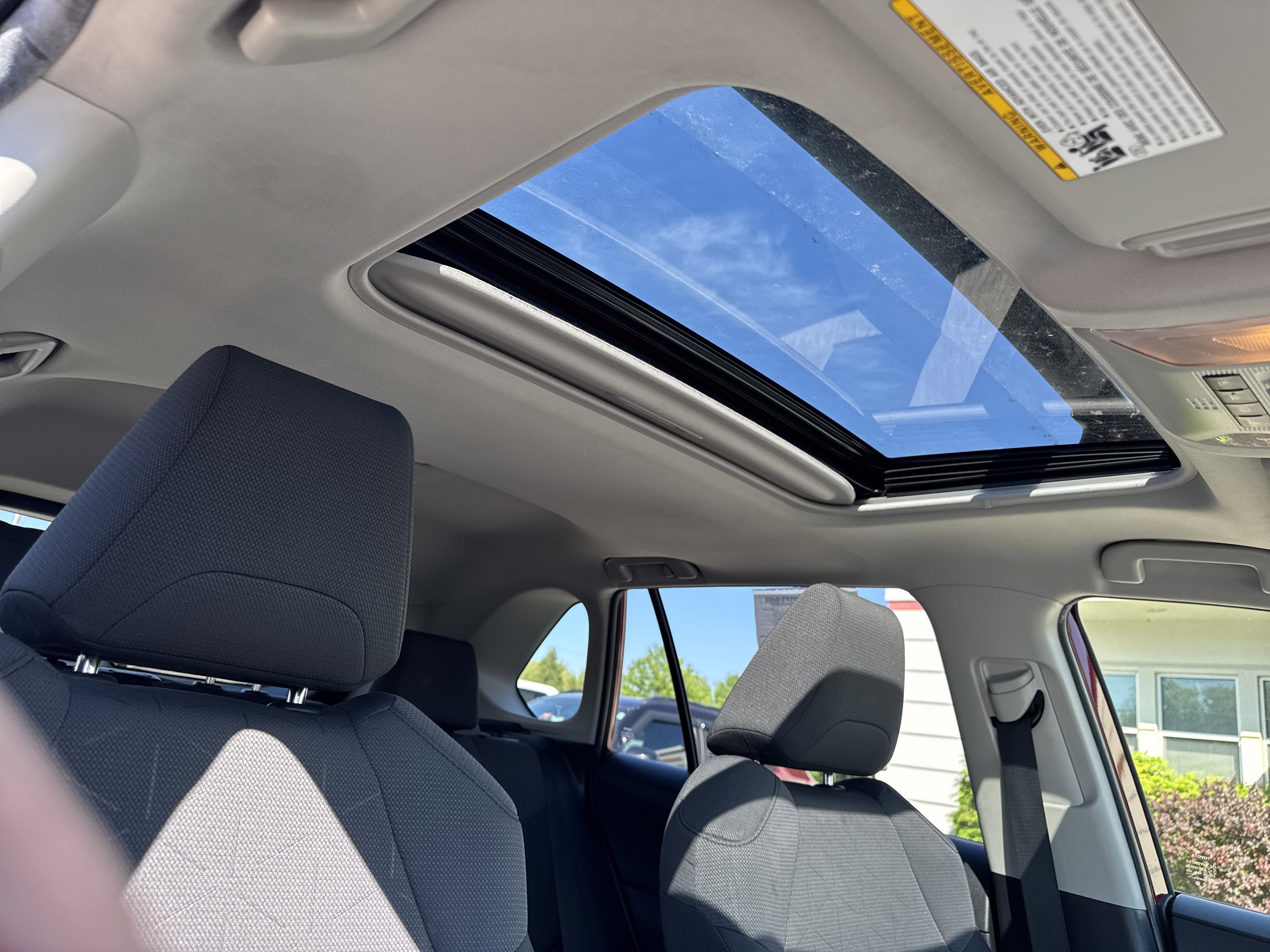 Used 2019 RUBY FLARE PEARL Toyota XLE image 11
