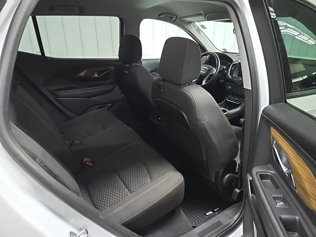 Used 2021 White GMC SLE image 17