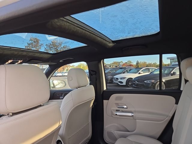 New 2026 Polar White Mercedes-Benz GLB250 image 28
