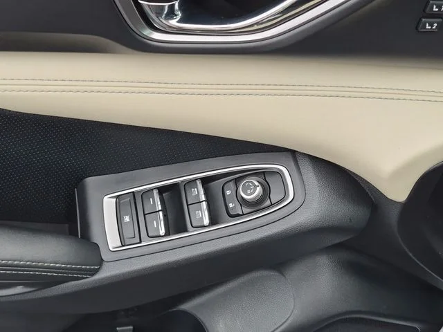 Used 2022 Silver Subaru Limited image 14