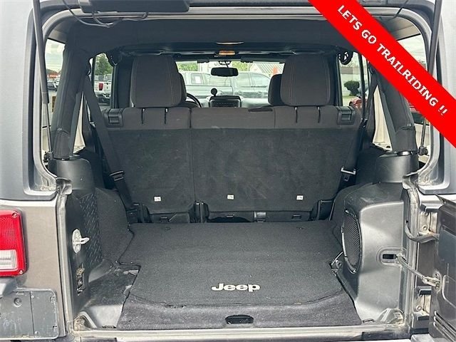 Used 2014 Gray Jeep Unlimited Sahara image 12