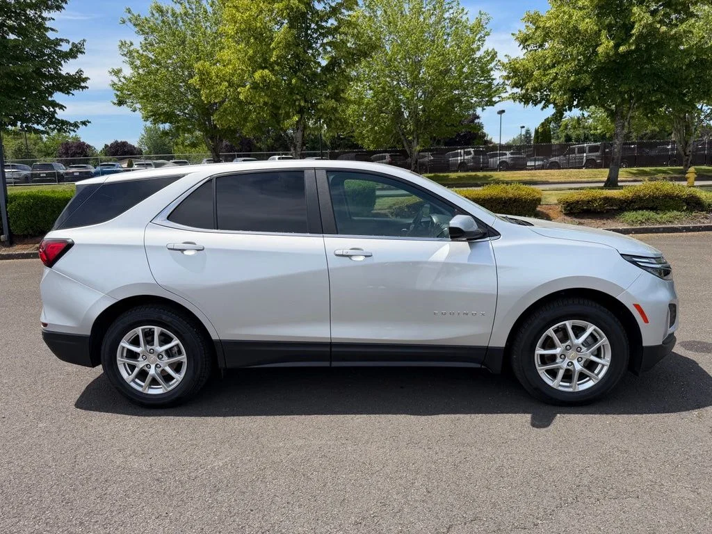 Used 2022 Silver Ice Metallic Chevrolet LT image 9