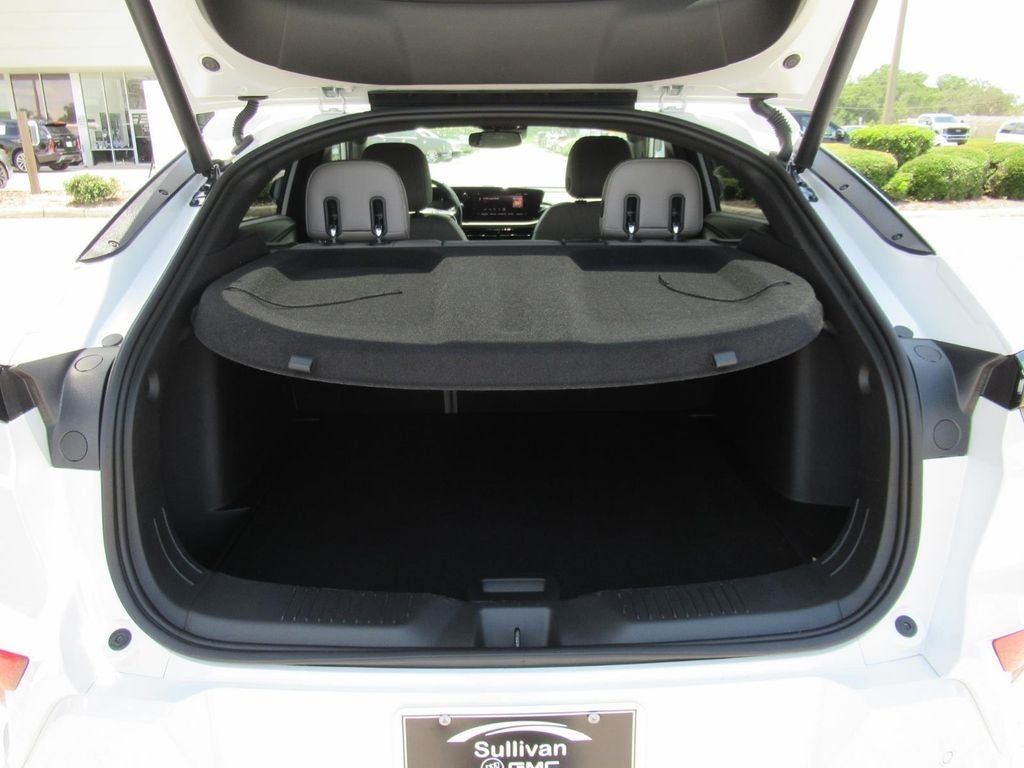 Used 2024 White Buick Avenir image 36