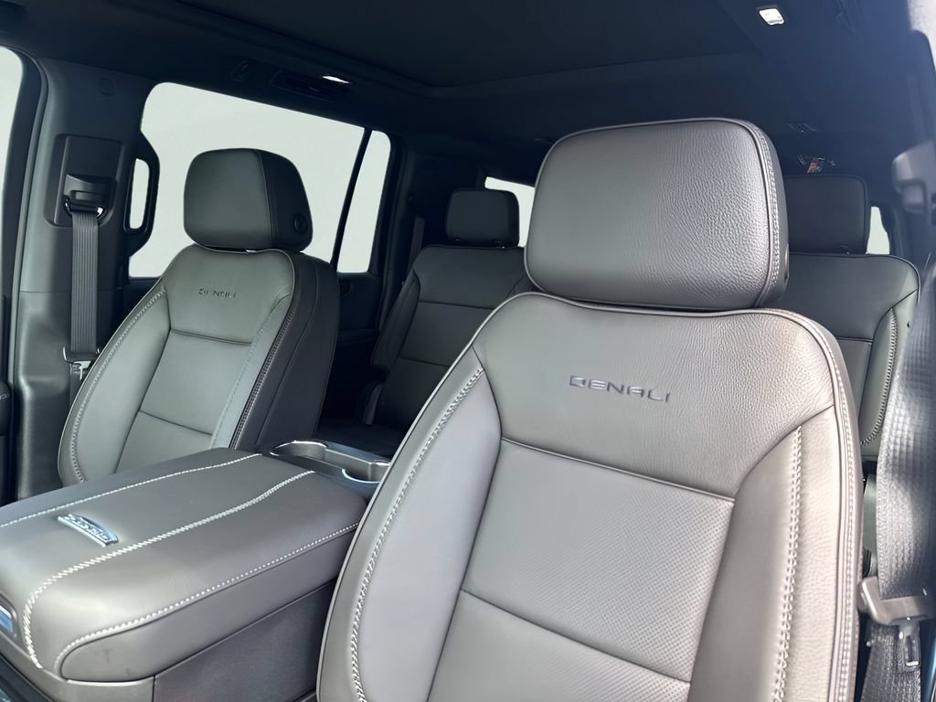 2026 GMC Yukon XL Denali - Photo 10